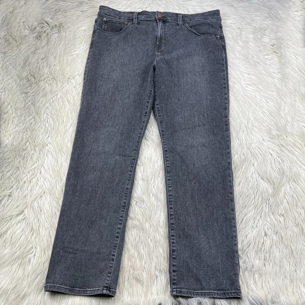 Gap Women's Gray / Black Wash Classic Straight Leg Jeans